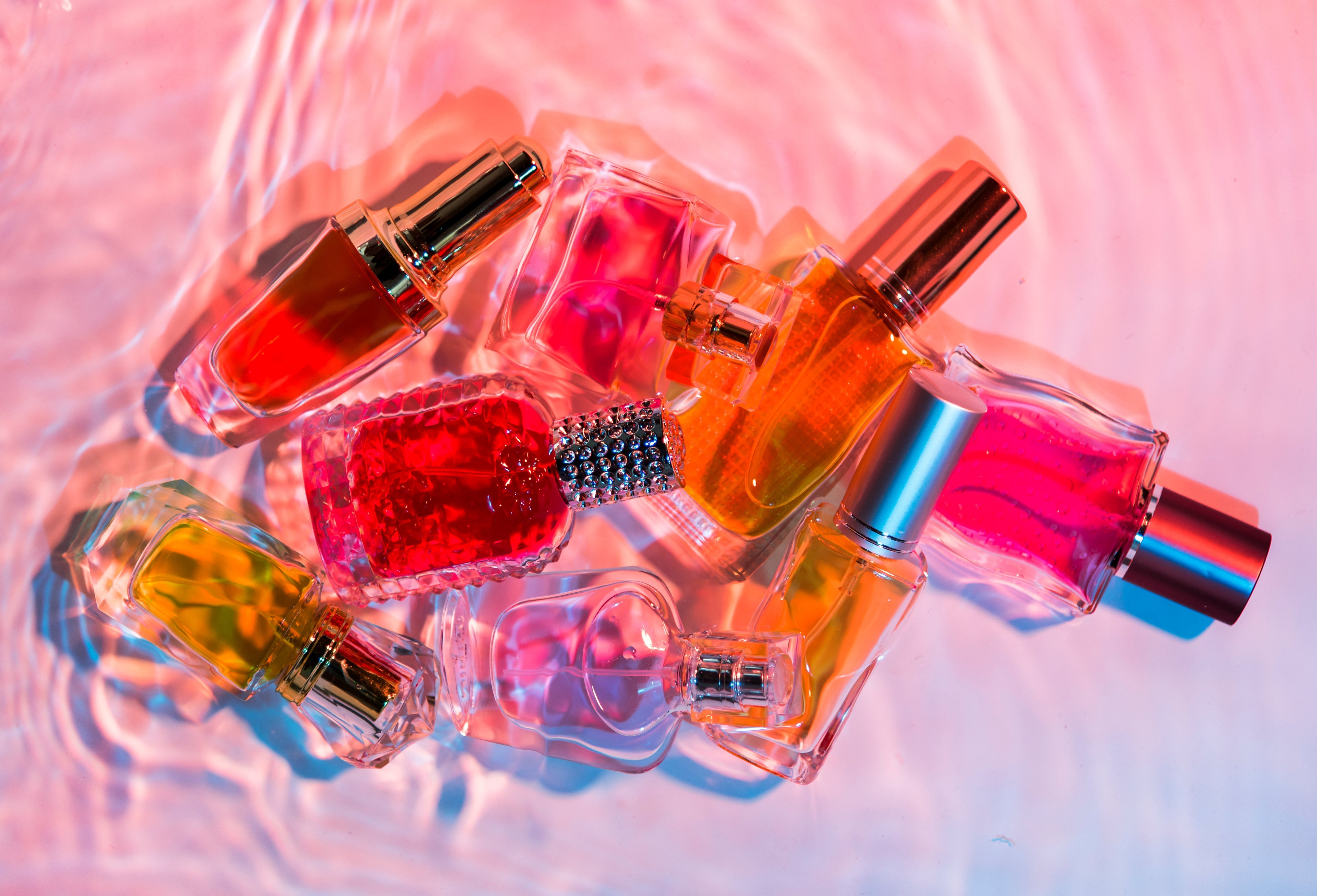 Trending Fragrances in Pakistan 2025: Best Perfumes for Men and Women - Gift Point 