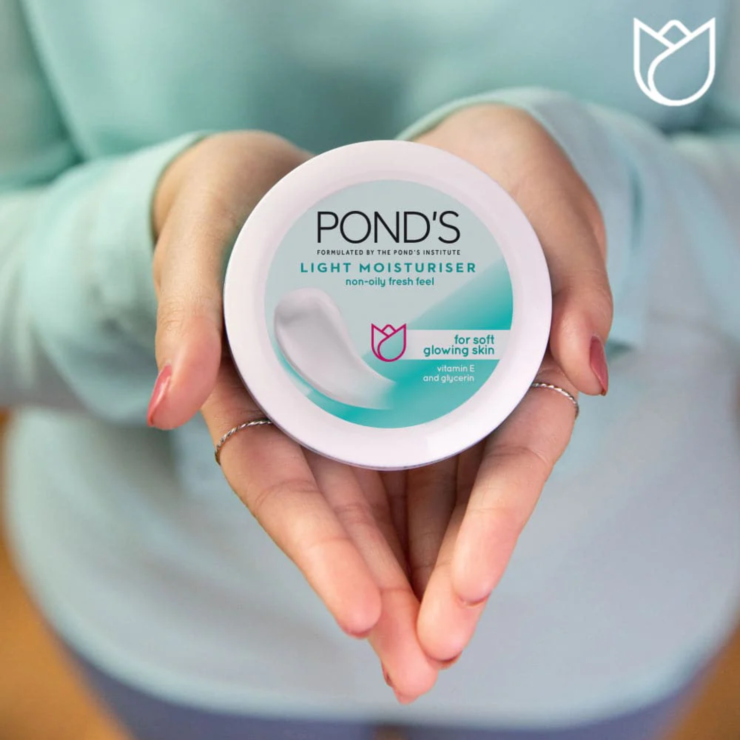 Ponds Light Moisturiser Soft Glowing Skin Cream, 75g