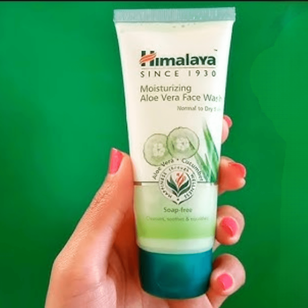 Himalaya Moisturizing Aloe Vera Face Wash, Soap Free, 100ml - Gift Point